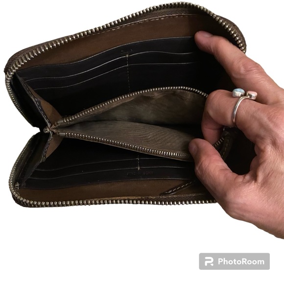 Chloé Paddington Brown Leather W/Gold Hardware Lock W/Key Wallet in EUC - Picture 4 of 9